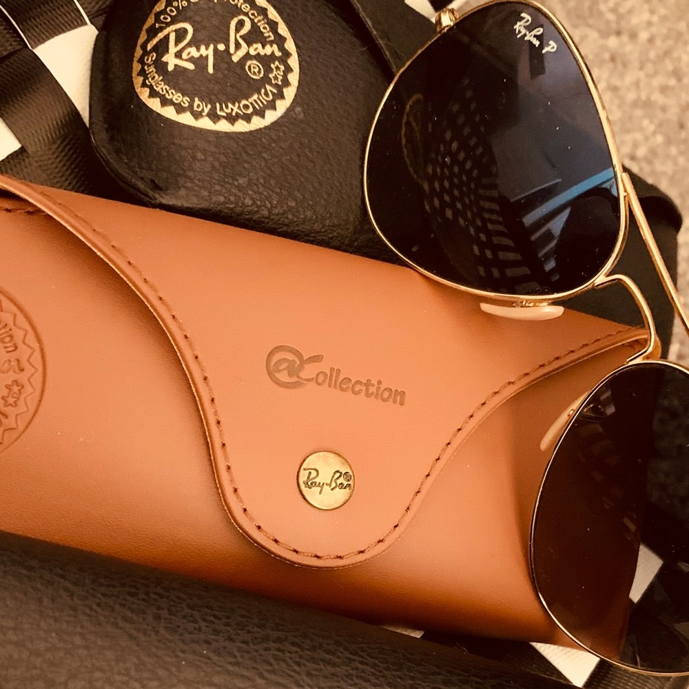 Ray Ban Aviator sunglasses!!!! Like New gold rim dark lense-